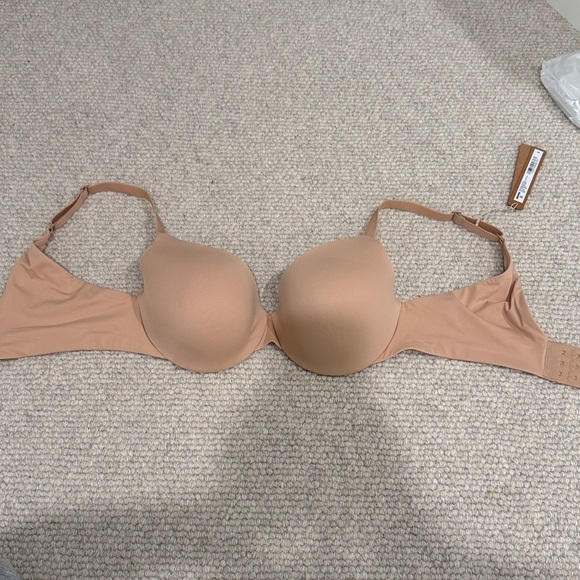SKIMS Nude Bra - Picture 5 of 6